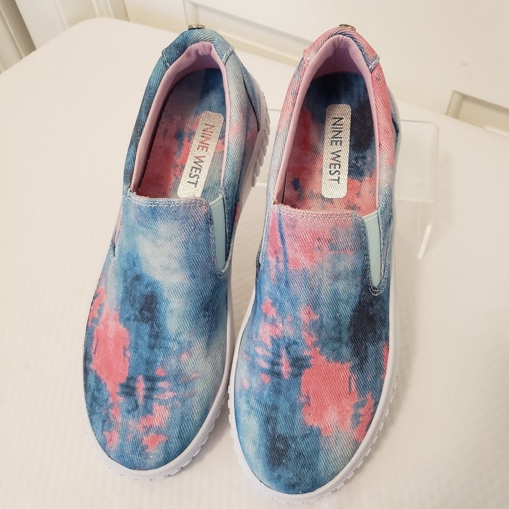 NWOB Nine West "DALLY" PInk & Blue Tie Dye Slipon Loafer Shoes Size 8, Colorful